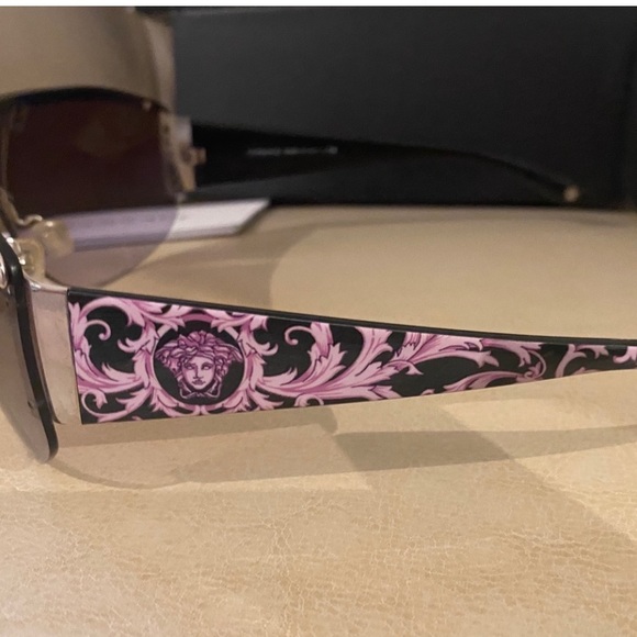 ✨Versace sunglasses 😎 - Picture 2 of 7